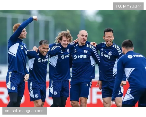 沙尔克04门将费尔曼恢复训练,有望周末复出 沙尔克04门将费尔曼恢复训练,有望周末复出